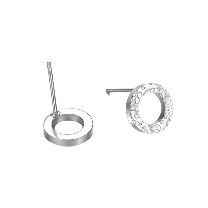 Hammered circular earring