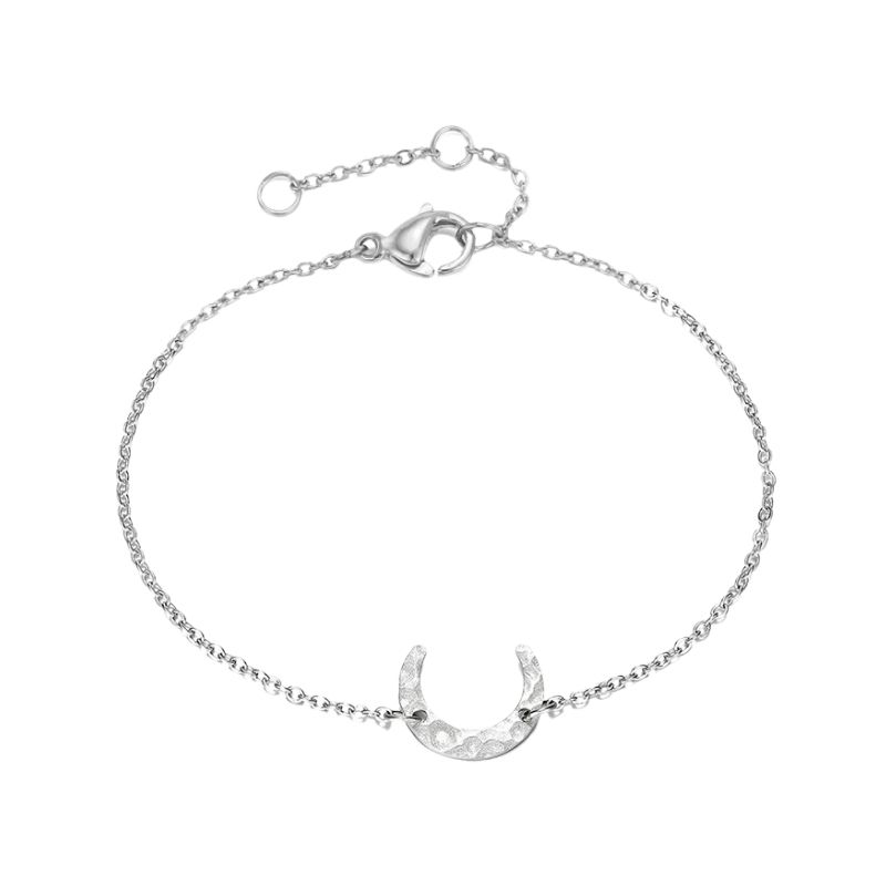 Cable bracelet with hammered horse shoe charm